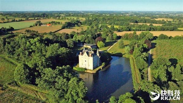 伦敦夫妻246万元买下法国古城堡：有森林 有牧场