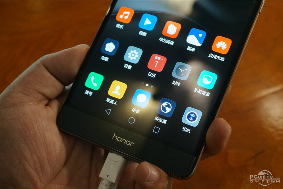 荣誉NOTE 8现场图赏：红米notePro刚公布就遭受强敌