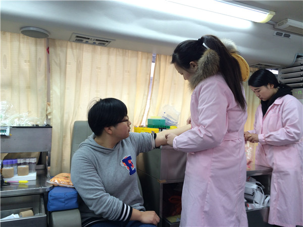 歙县中和社区:志愿者用热血温暖寒冬