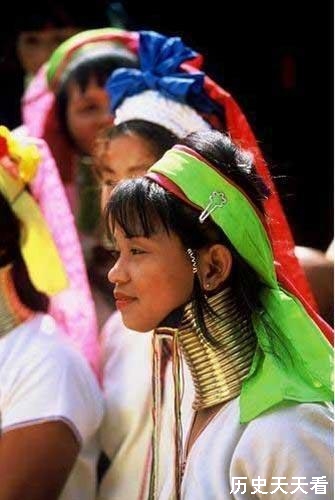 实地探访泰国长颈族，女性脖子套铜圈，以长颈为美