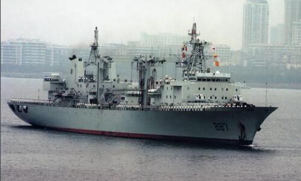 中国补给舰规模之大极为罕见 但有一难题困扰海军近10年