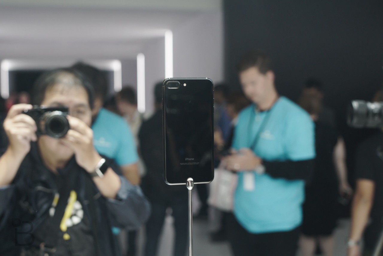 美如和田墨玉：iPhone 7 亮黑真机图赏！