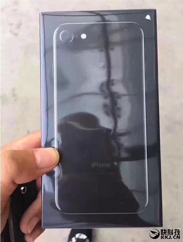 iPhone 7亮黑版拆箱：果真不同寻常