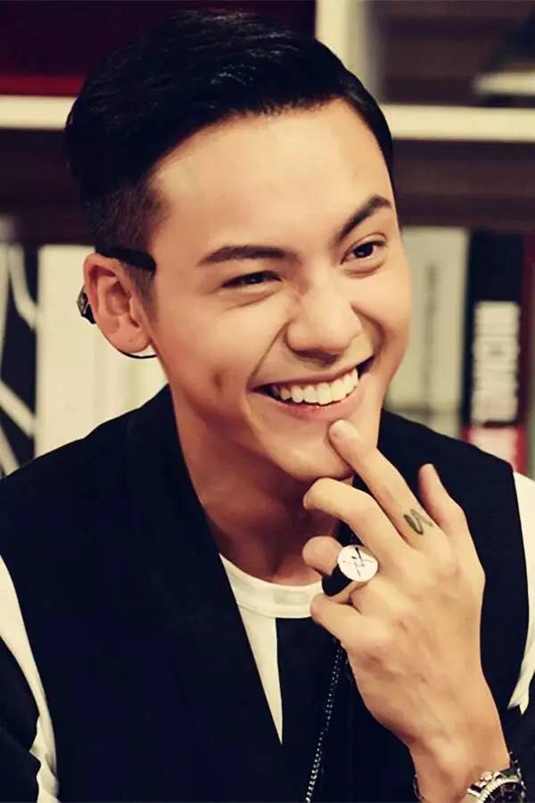 壁池 | 又要换壁纸了,来看陈伟霆是如何花样帅死我的