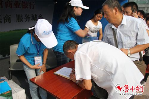 淄博60名青年志愿者扮靓第十六届陶博会