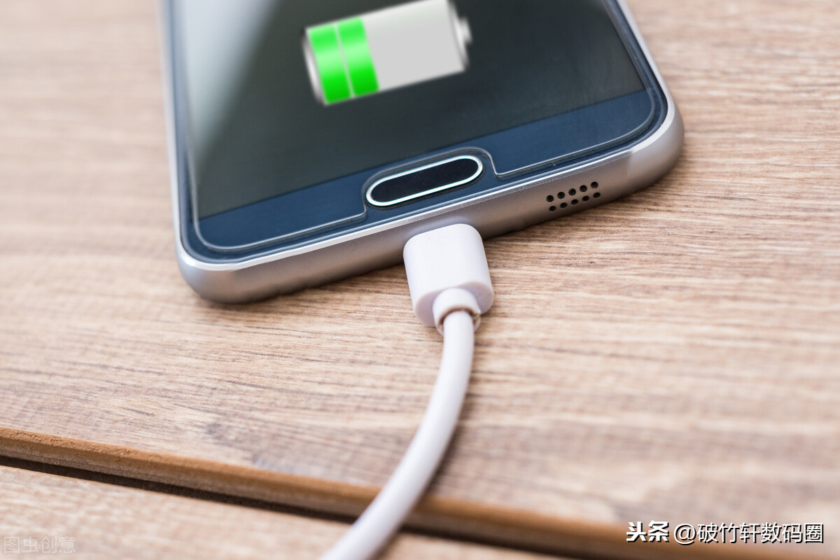 手機(jī)充電的3個(gè)正確方式，全做到電池變得更耐用