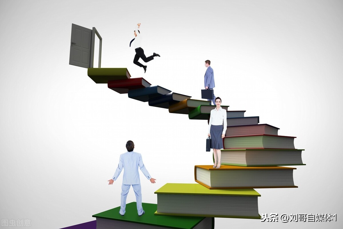 自媒体不赚钱，不要迷茫，坚持做这4件事，迟早能翻身