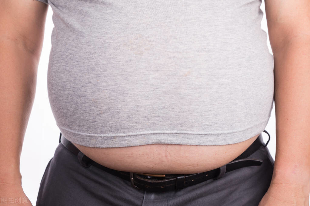 腰腹脂肪怎麼減？堅持這3個方法，降低內髒脂肪，恢復平坦小腹