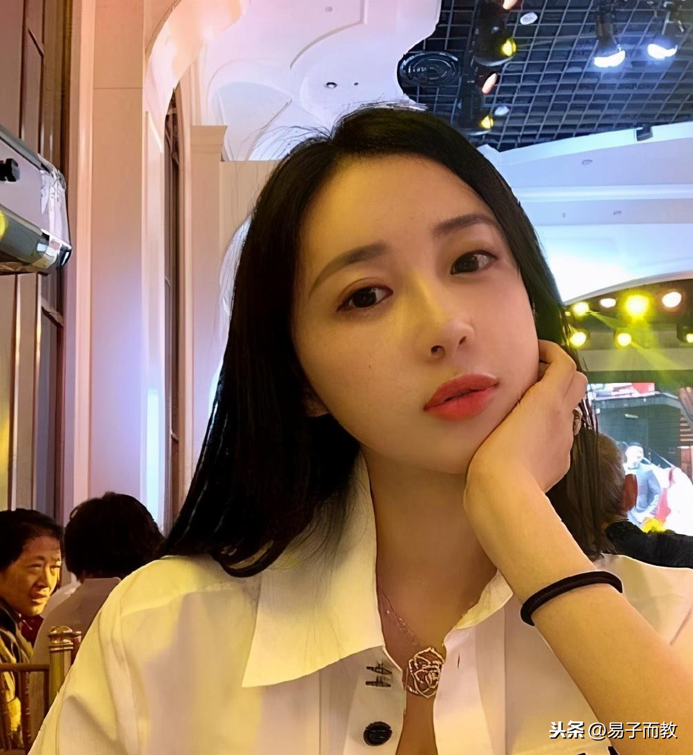 热搜:上海名媛群聊天记录事件曝光,什么拼单团购？