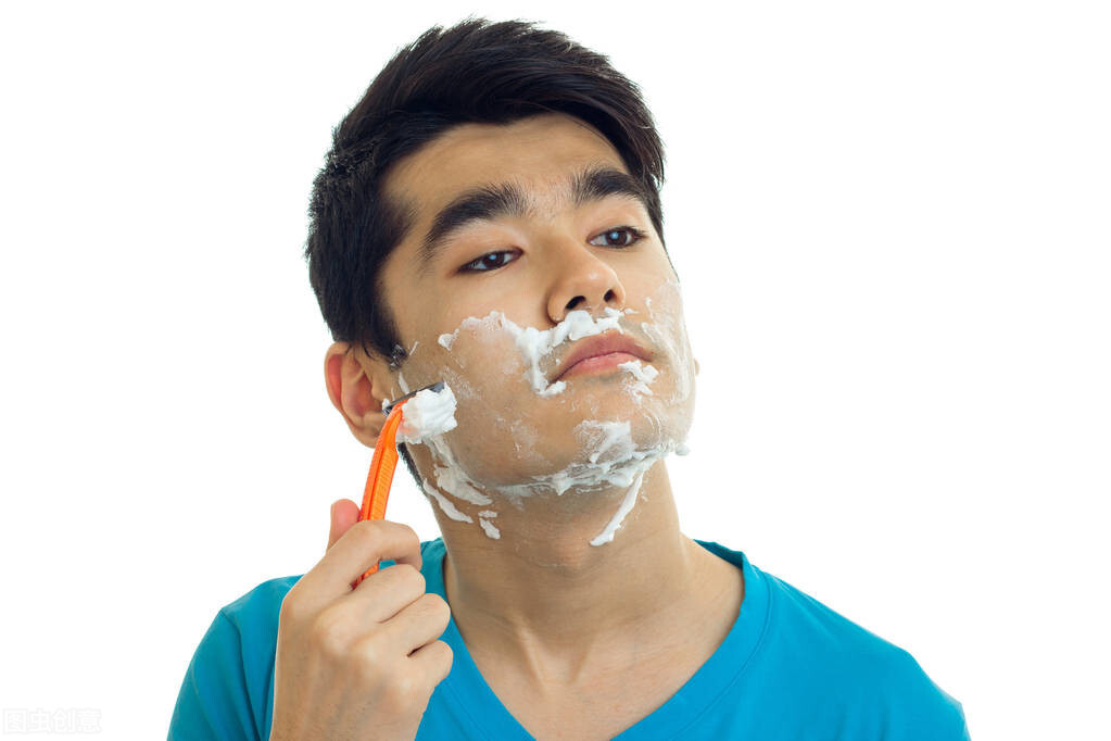 男生刮胡子的最佳年龄是多岁？在什么时间段，不宜刮胡子？