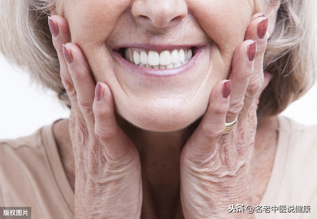 嘴巴出现这四种现象，预示着肝功能可能异常，早看早知道