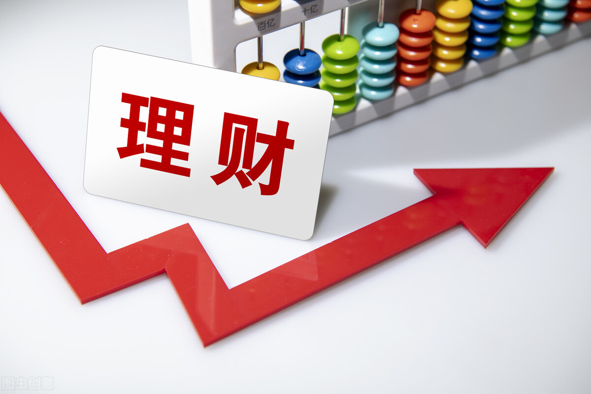 年轻家庭好不容易积蓄10万元，该买基金还是存银行定期存款？