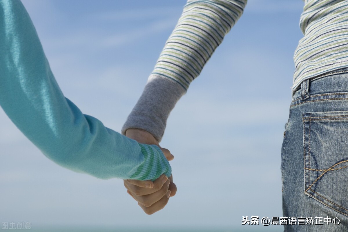晨茜语言矫正：孩子与他人缺乏互动，父母可从这两个模式着手解决