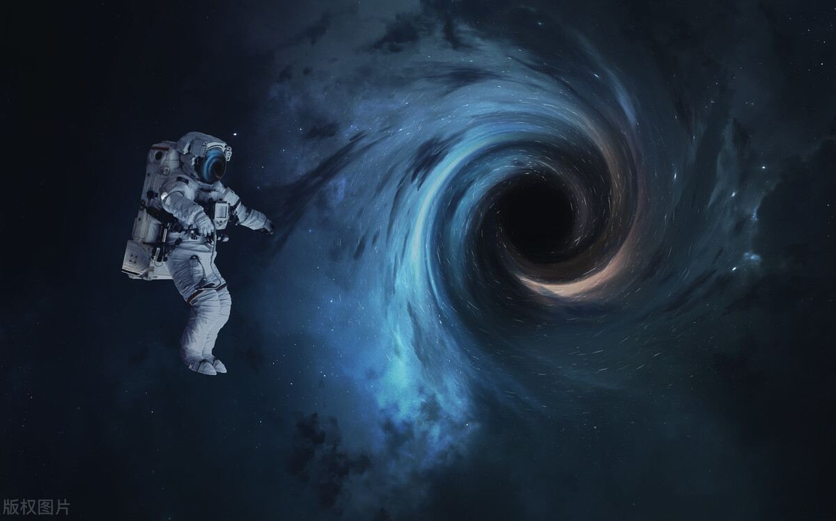 一个奇怪的宇宙！科学家发现迷你分形宇宙可能位于带电的黑洞内
