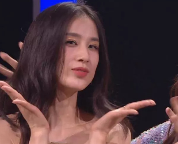 当黄圣依合照用美颜滤镜，美人们何时才懂美颜滤镜真不适合她们