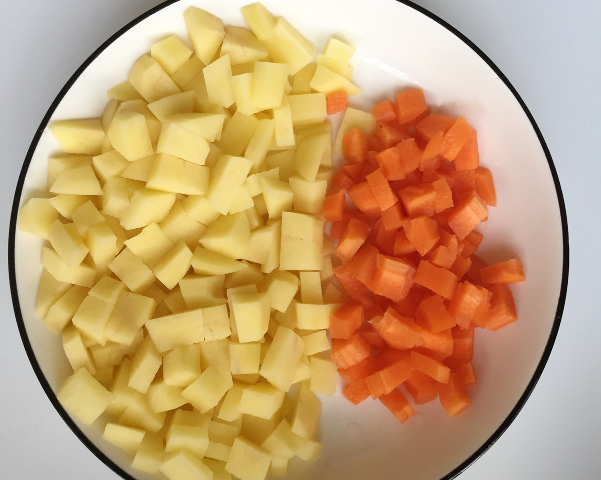 Summer will make the noodles served with soy sauce of potato meat sauce of sweet hot satisfy a craving, one bowl eats not quite, sauce is full-bodied gigantic delicious