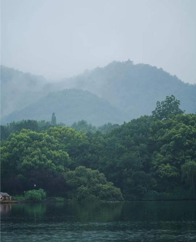 国庆旅游攻略，推荐浙江超热门的四大网红景点，比丽江大理美多了