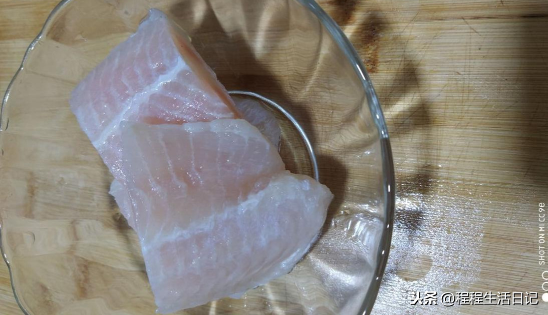 红烧鳕鱼简单做法，我家隔三差五烧一次，软糯香甜味道好