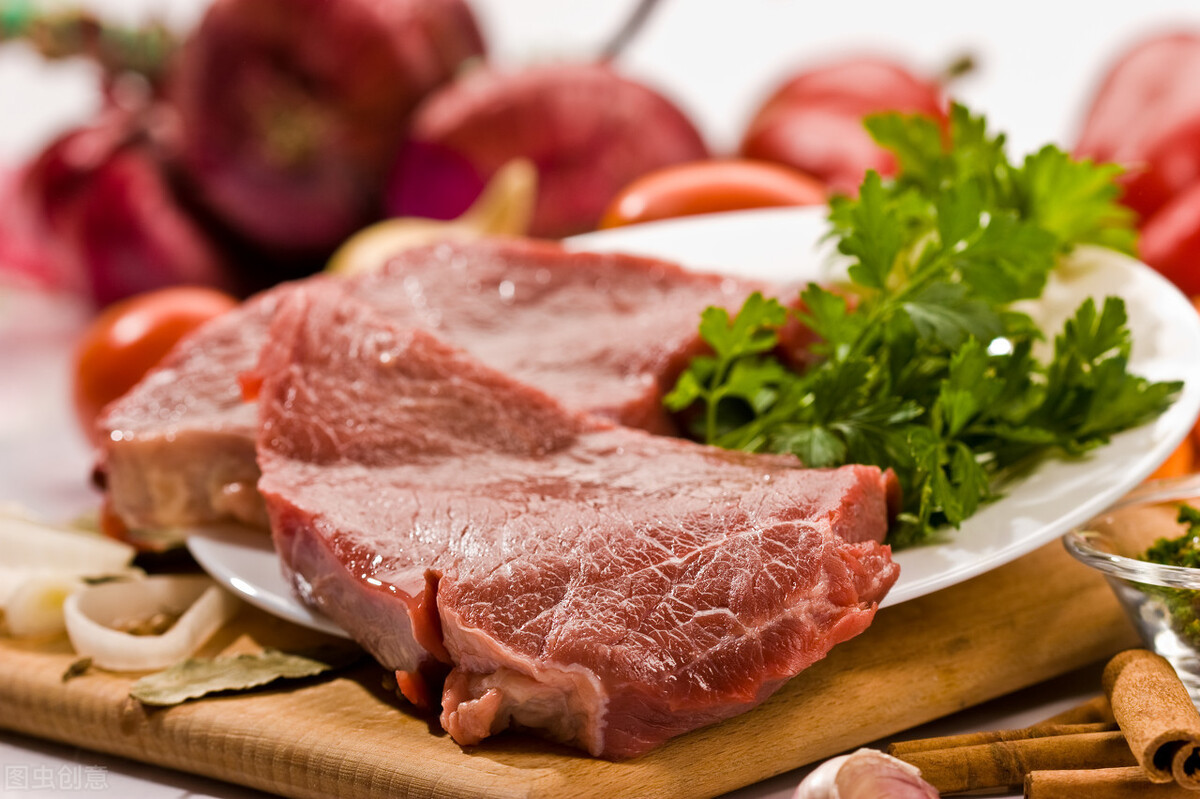 愛吃肉的人要注意：想要健康，這4類肉要少吃，尤其是老年人