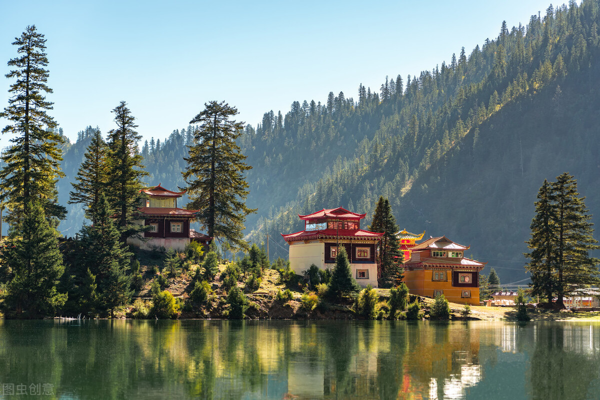 The Cuoka Lake in western Sichuan has lake water comparable to Jiuzhai, which is psychedelic like a fairyland