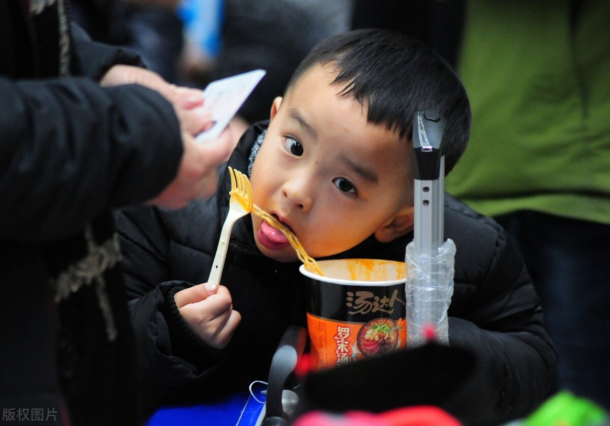 這五種零食正在“催熟”孩子，孩子再喜歡，也不要給孩子吃