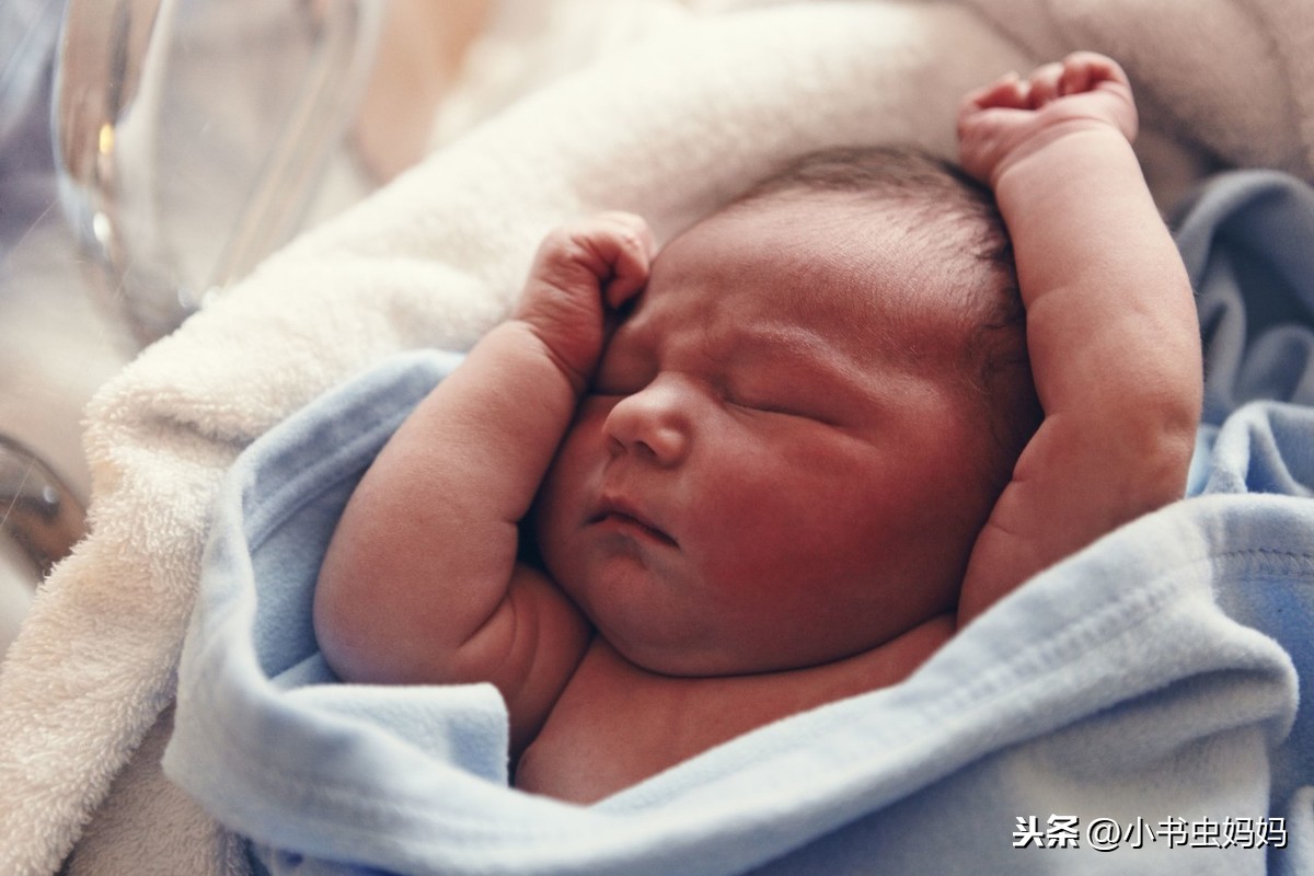 新生婴儿是否身体好？如果宝宝达到这6个标准指标，爸妈可以放心