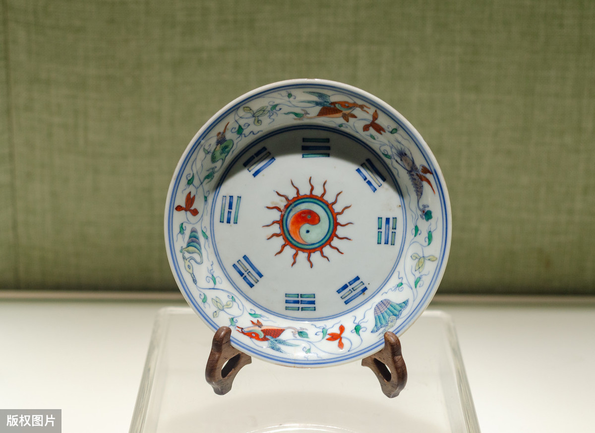 博物馆收藏的清三代官窑斗彩瓷器，存世稀少，读懂官窑不容易