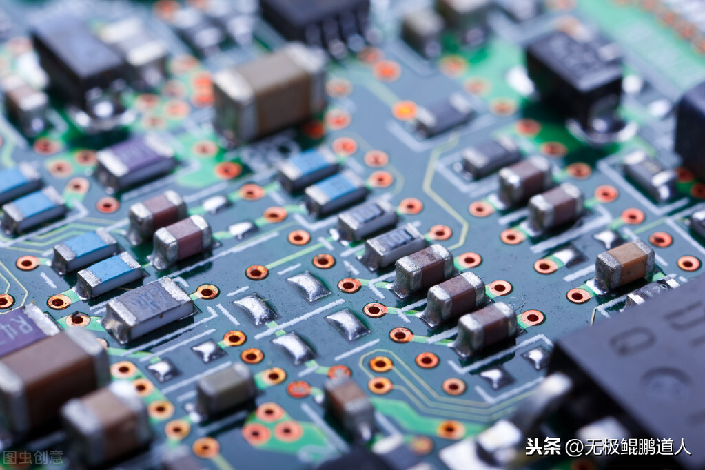 芯片出路在趋小，中国芯片“变道超车”发展，未来可期