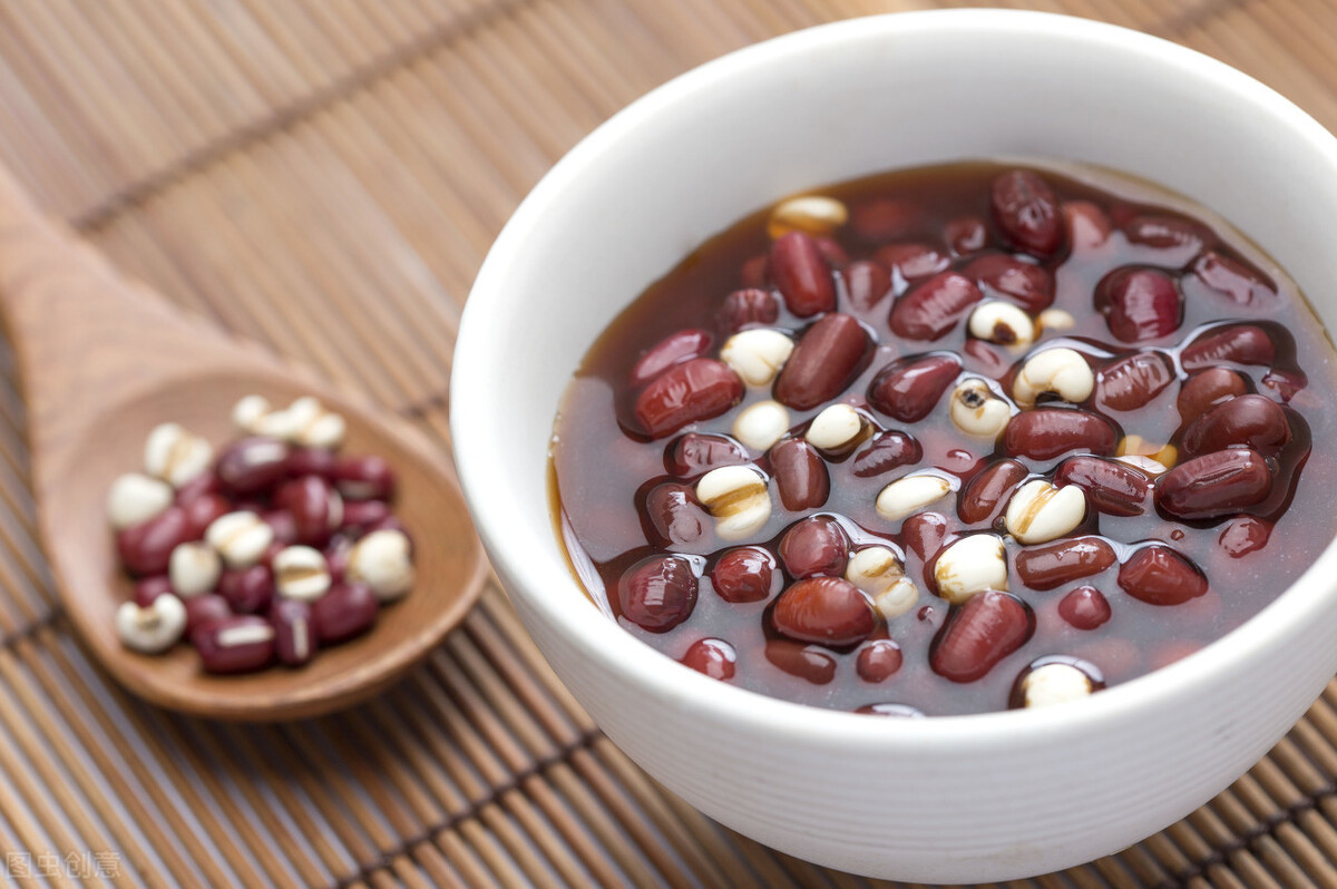大米红豆薏米绿豆粥的功效与作用_薏米红豆绿豆汤的功效与作用_红豆薏米水功效与作用
