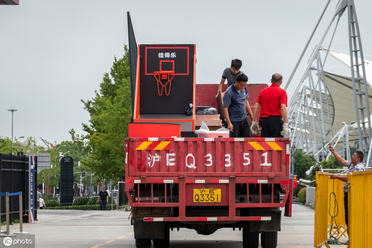 为什么nba上海站(NBA上海站活动取消，赞助商场外展台基本拆光，莫雷却还没有道歉)