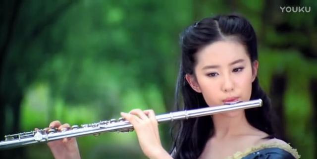 劉亦菲有哪些很颯的時候？