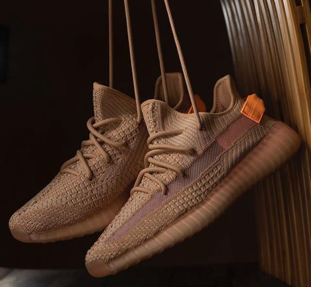 美洲限定版yeezy 350 v2"clay,由于地区和发售比较特殊,而且也是在