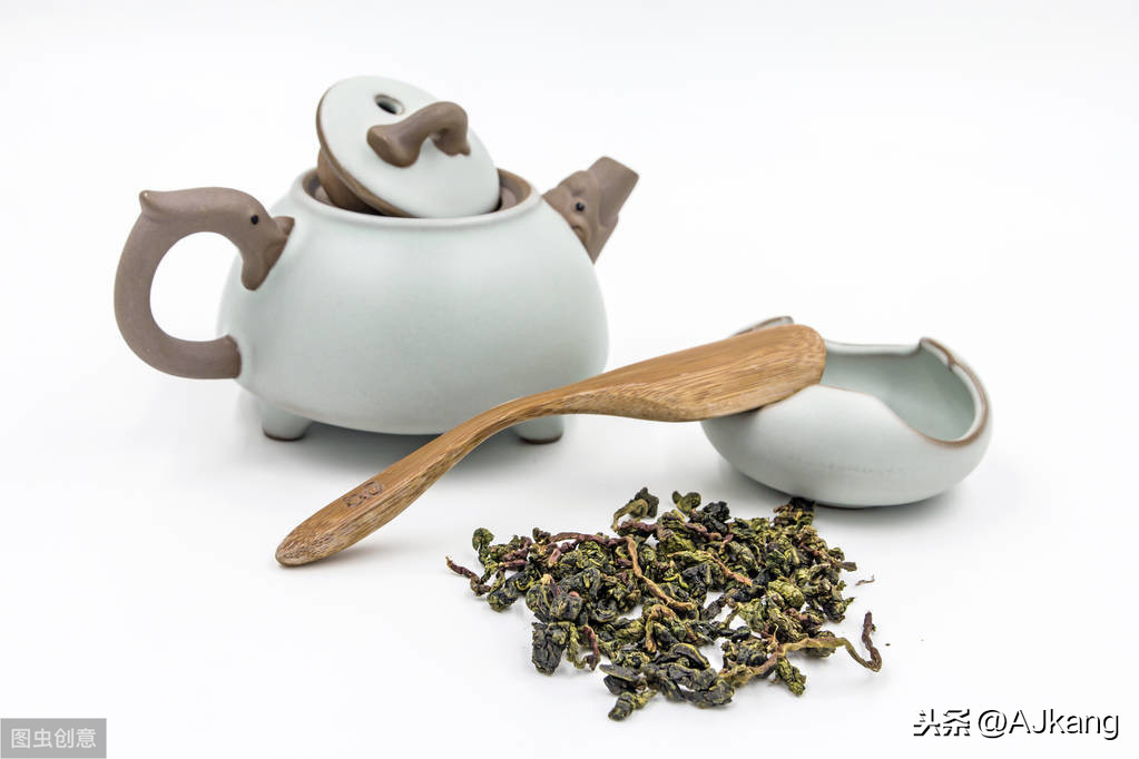 喝乌龙茶有助于促进减肥！