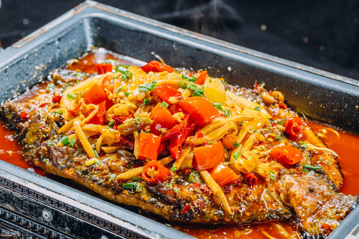教你在家自制烤鱼做法，不仅香辣味足，鱼肉还香酥入味，收藏不亏