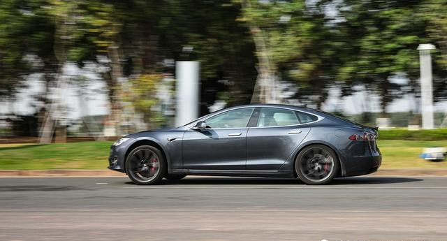 实测百公里加速2.85秒！特斯拉Model S真的老了吗？