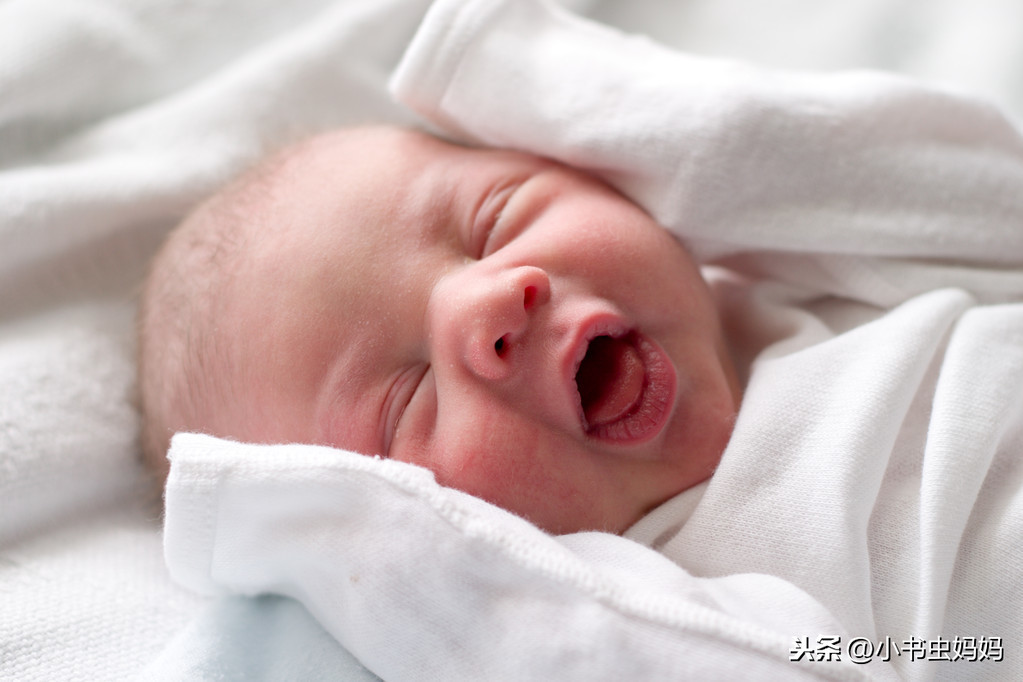 新生婴儿是否身体好？如果宝宝达到这6个标准指标，爸妈可以放心