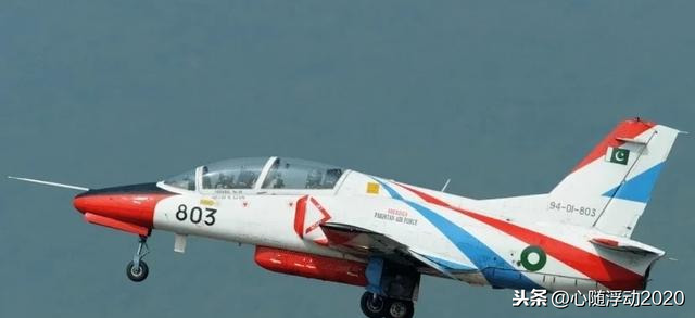 14國(guó)不惜排隊(duì)購(gòu)買，中國(guó)最熱銷戰(zhàn)機(jī)名不虛傳，300架已飛出國(guó)門(mén)