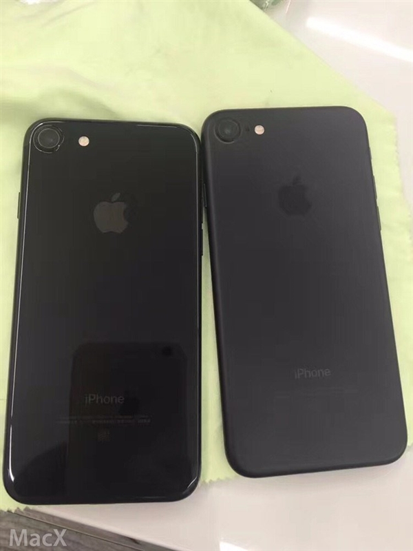 iPhone 7灰黑色、亮黑真机比照：区别很大