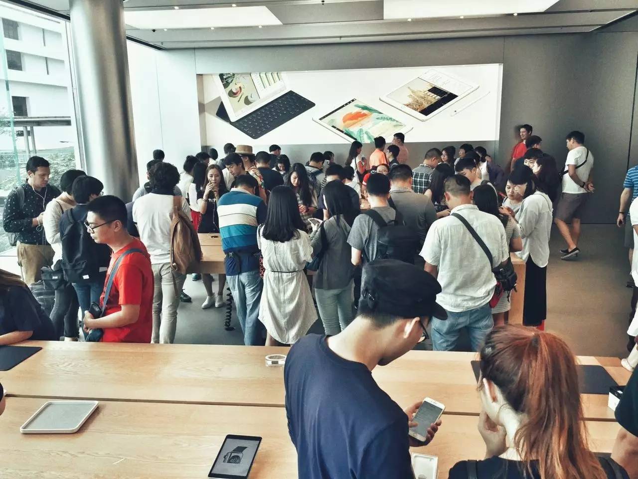 中国香港购iPhone7感受：门坎高些，亮黑压根抢不上