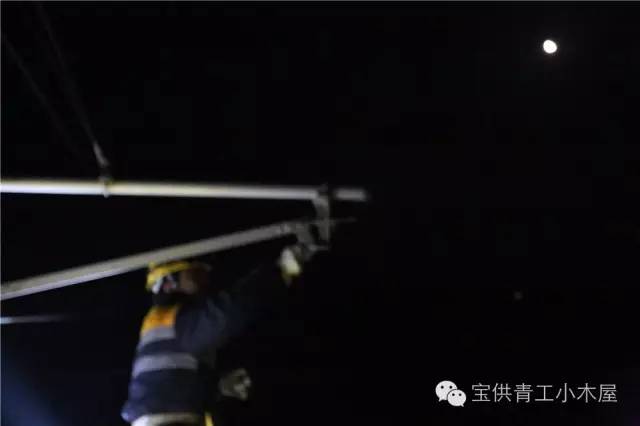 中秋节，距离月亮最近的铁路人在干什么呢？