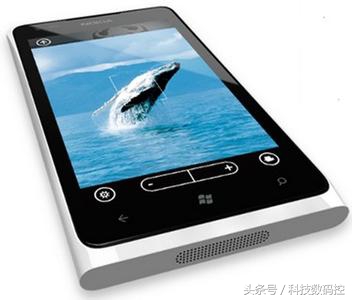 Nokia初衷之作--LUMIA900品评