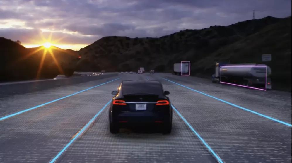 自动驾驶再次被推上风口浪尖；保时捷新概念车预告图发布