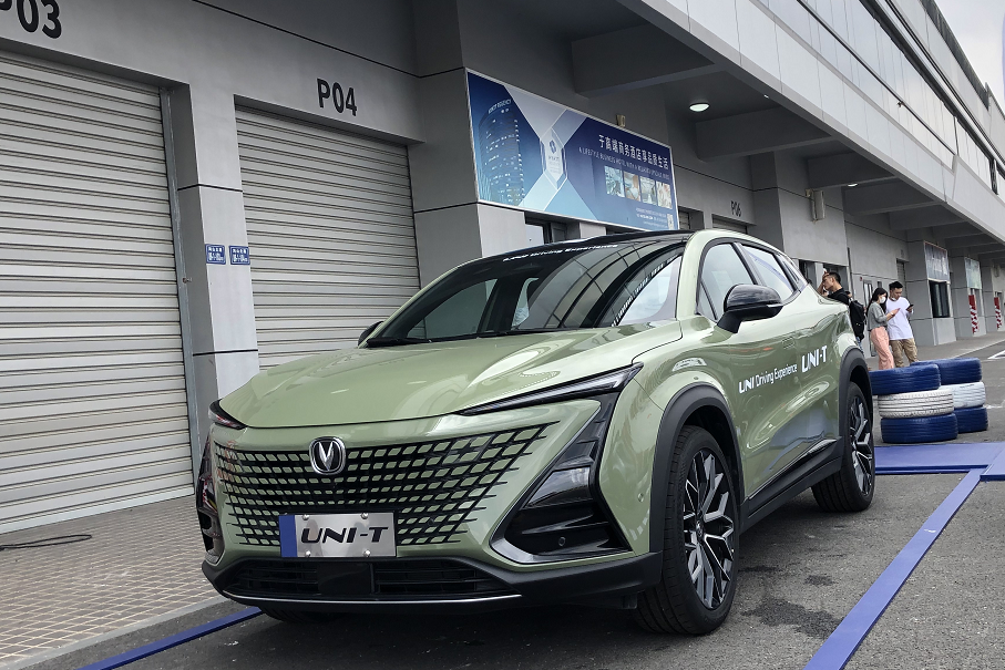 运动感与舒适度的完美平衡,赛道试驾2022款UNI-T