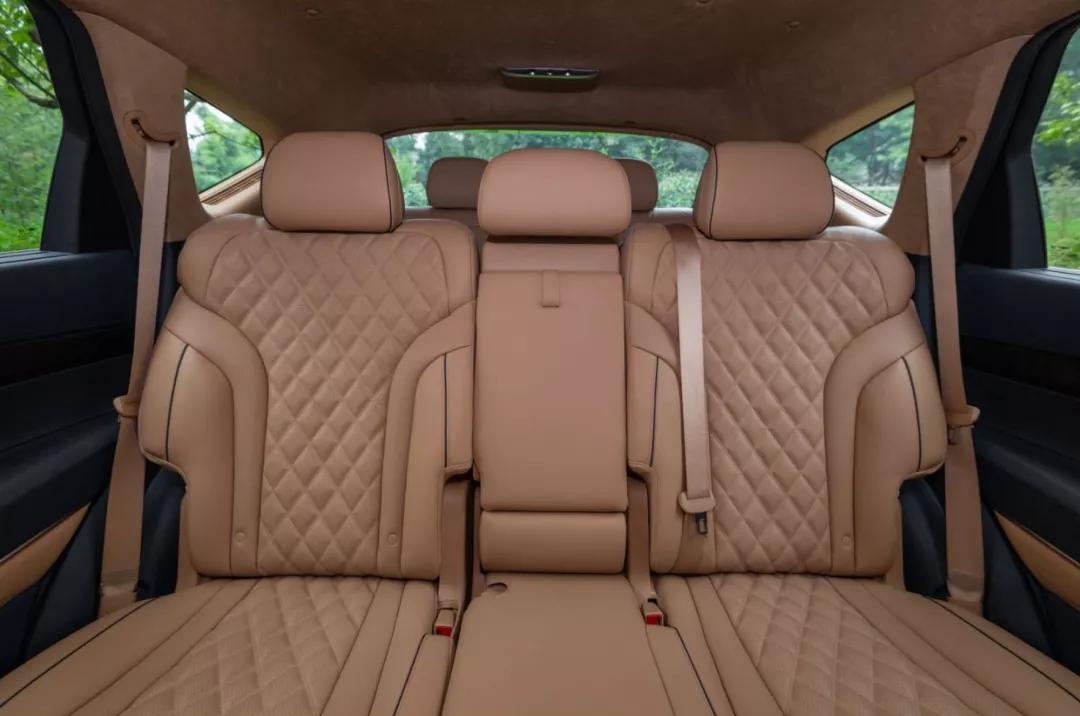 60万豪华中大型SUV，林肯飞行家和捷尼赛思GV80怎么选？