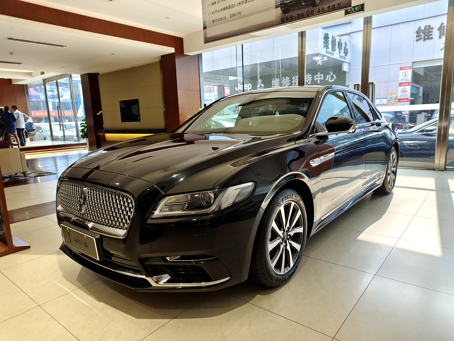 經(jīng)典美系豪華轎車 實(shí)拍<a target=