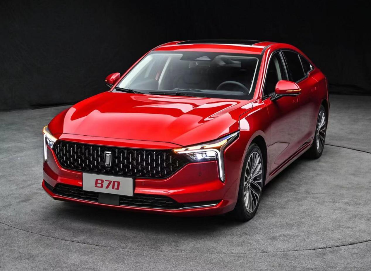2021款奔腾b70详解15t最大169马力轴距2米8哪款车型更实惠