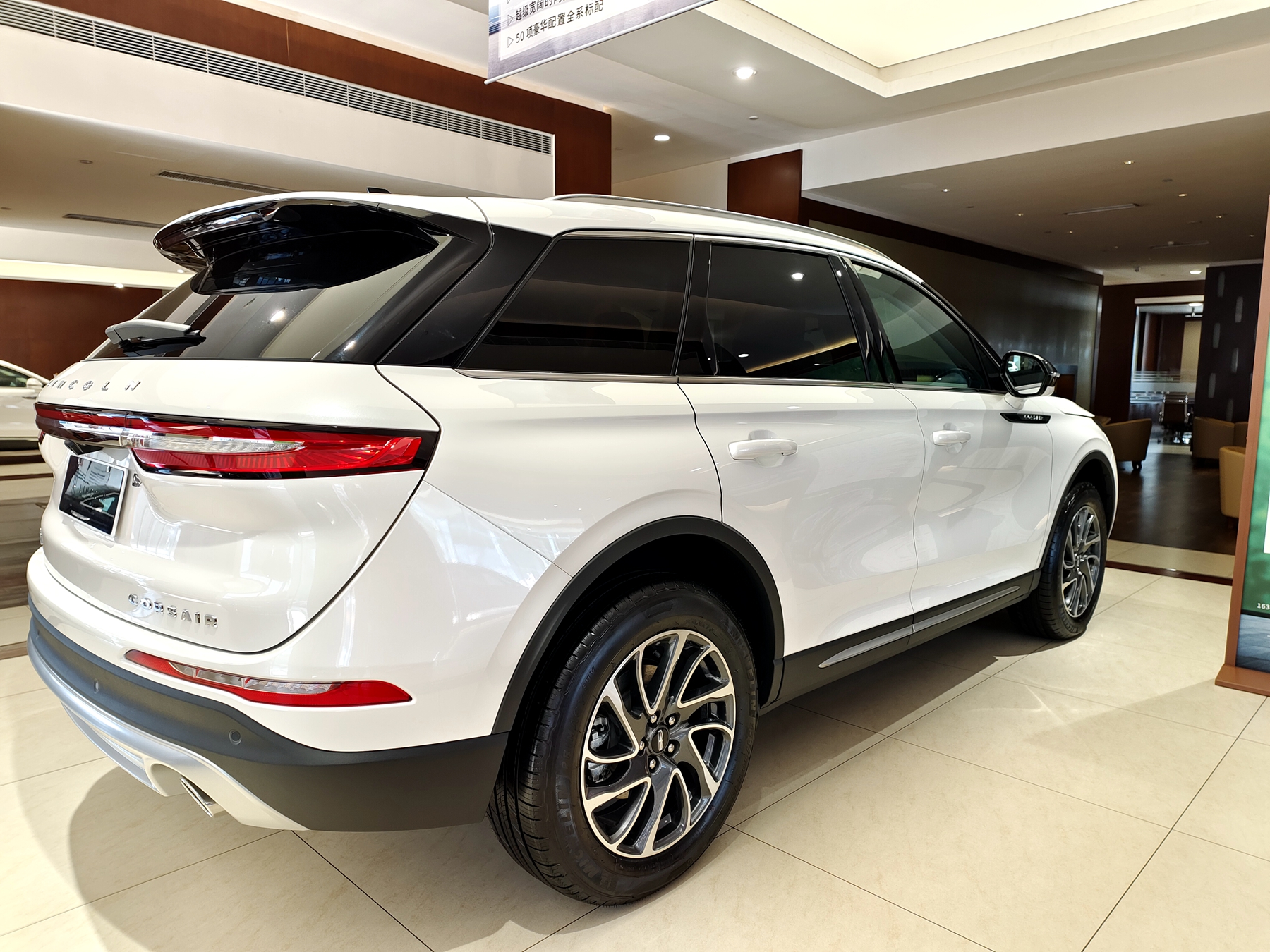 小号撩车:美系豪华suv 实拍林肯冒险家尊享版 配置是亮点