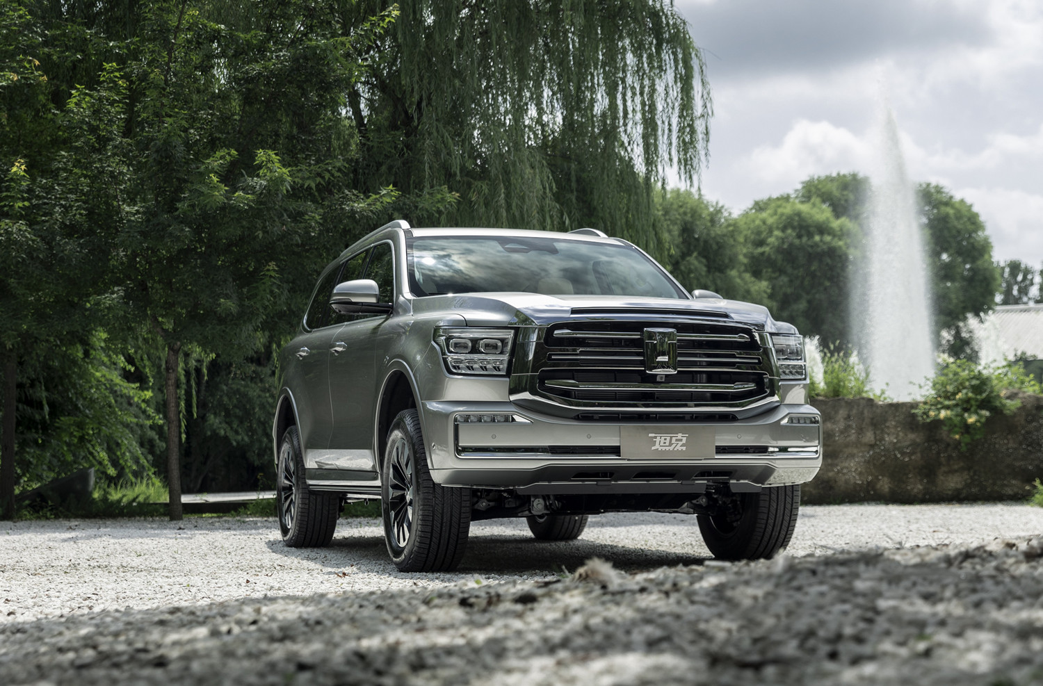 长城最霸气SUV，坦克600官图发布，气势不输丰田陆巡，搭3.0T动力