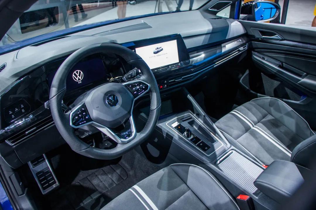 这几款车外观好看、操控出色，价格便宜适合大学生