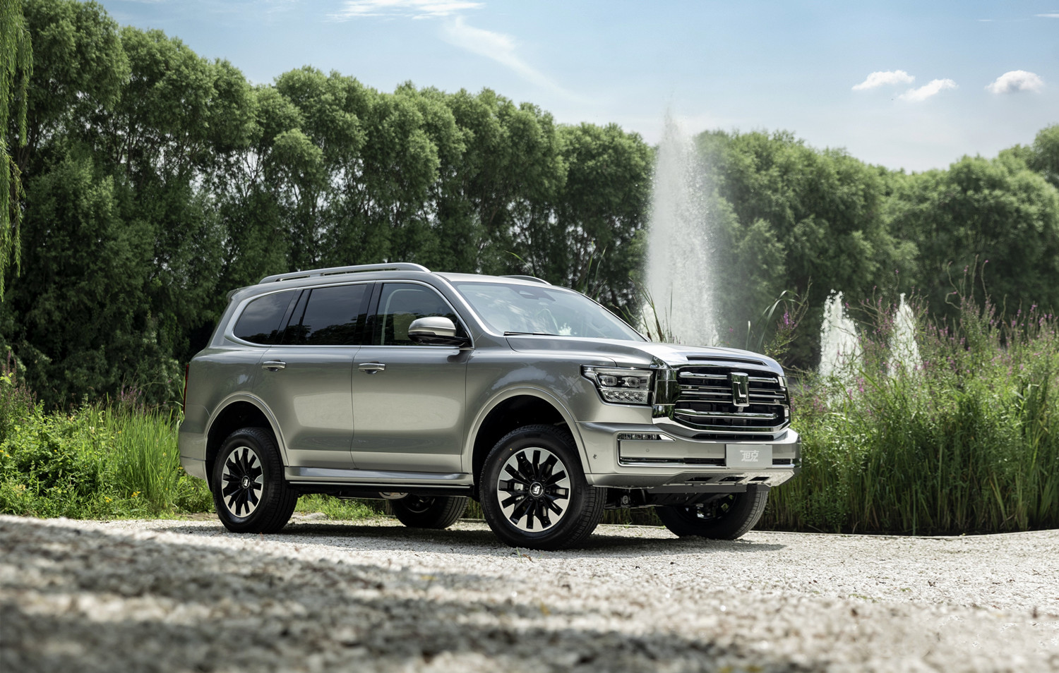 长城最霸气SUV，坦克600官图发布，气势不输丰田陆巡，搭3.0T动力